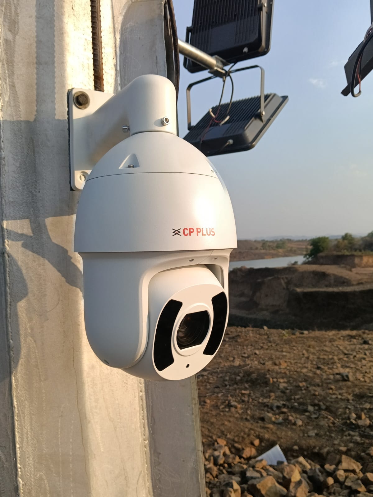 500 mtr Long-Range Solar PTZ Camera at Dam — No Power, No Problem — site photo 9